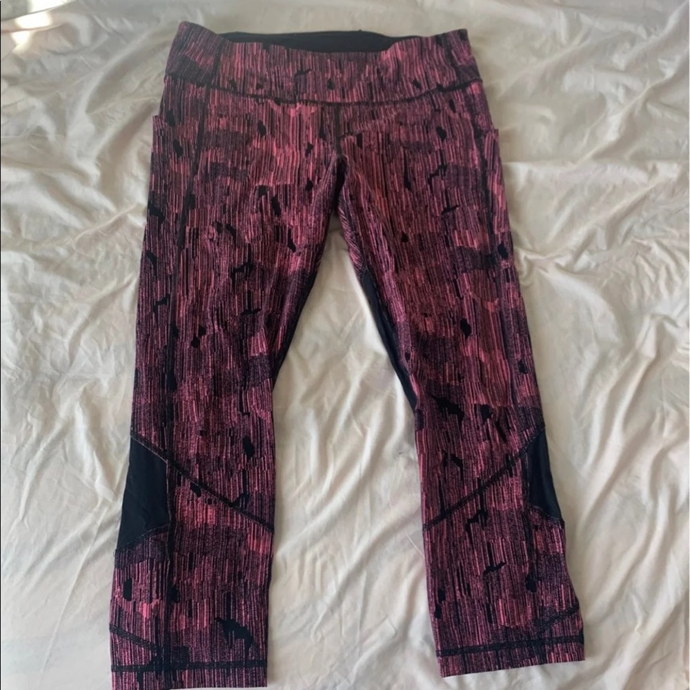 Lululemon pace revival crop pink and black size 8